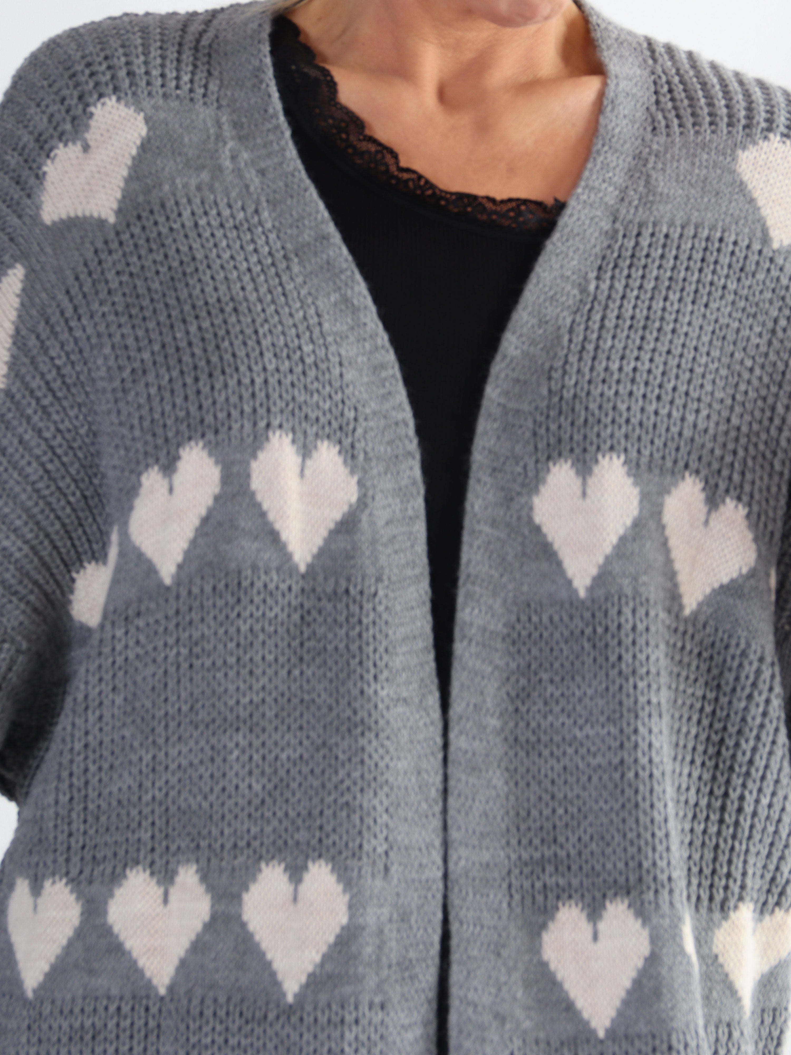 Grace - Plus size strikcardigan med hjerter og ballonærmer